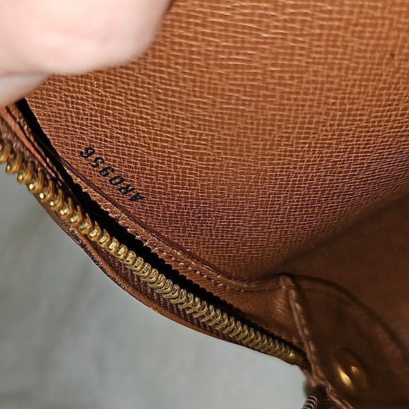 Louis Vuitton Orsay Clutch - Picture 9 of 11